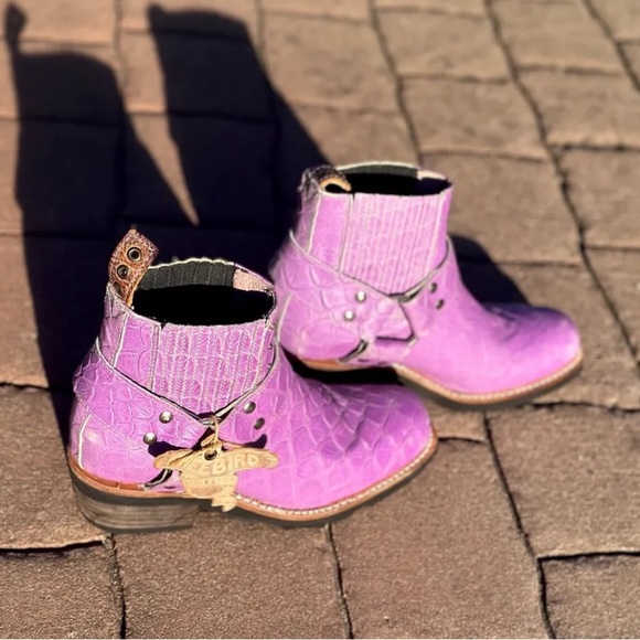 Freebird by Steven Whiskey Boots in the color Mood ring. Size 6. - Picture 3 of 4